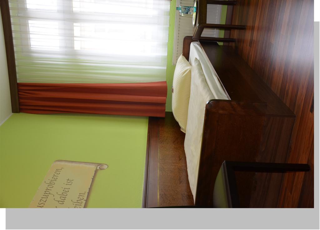 Hotel am Wilhelmsplatz Stuttgart Szoba fotó